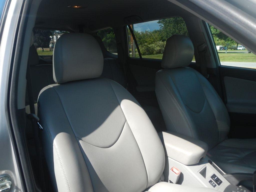 Toyota RAV4 Base I4 4WD 2012