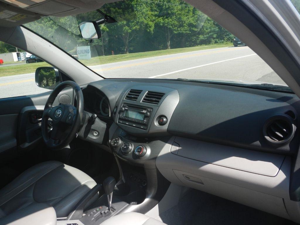 Toyota RAV4 Base I4 4WD 2012