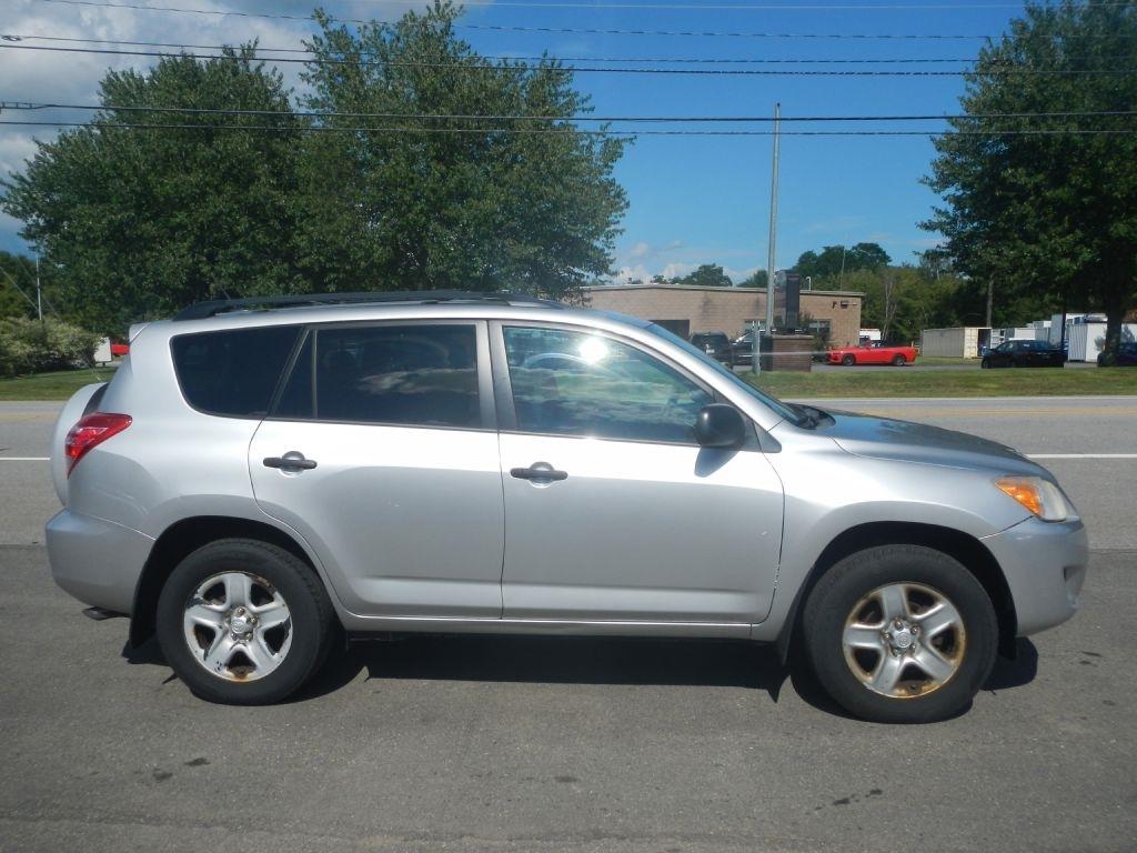 Toyota RAV4 Base I4 4WD 2012