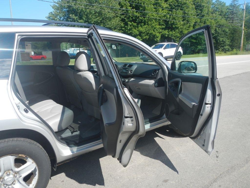 Toyota RAV4 Base I4 4WD 2012