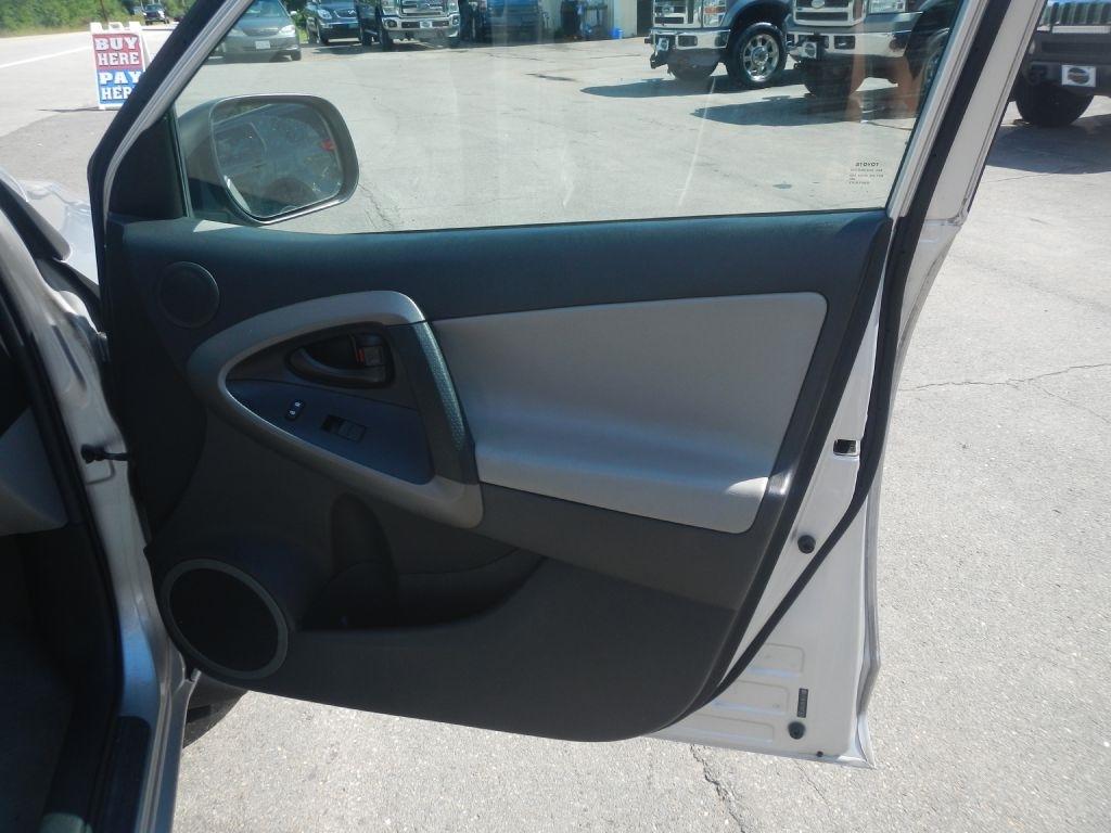 Toyota RAV4 Base I4 4WD 2012