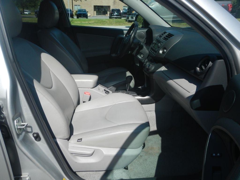 Toyota RAV4 Base I4 4WD 2012