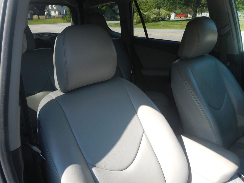 Toyota RAV4 Base I4 4WD 2012