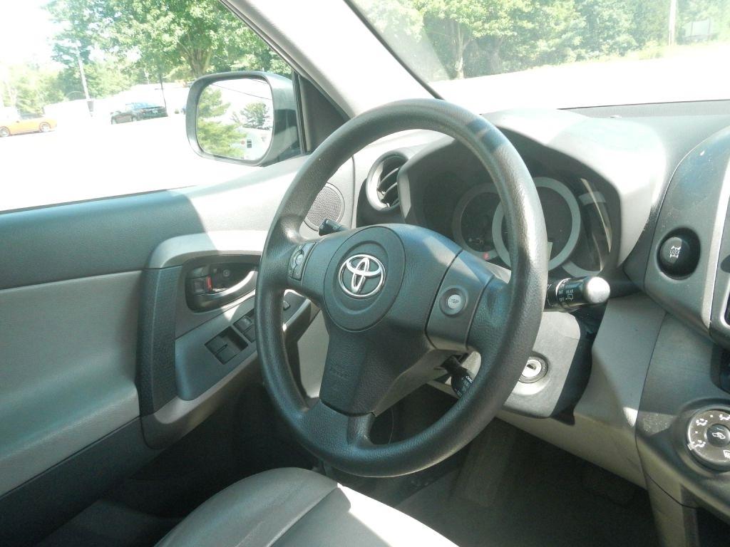 Toyota RAV4 Base I4 4WD 2012