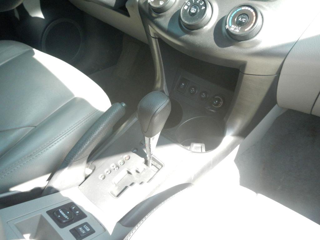 Toyota RAV4 Base I4 4WD 2012