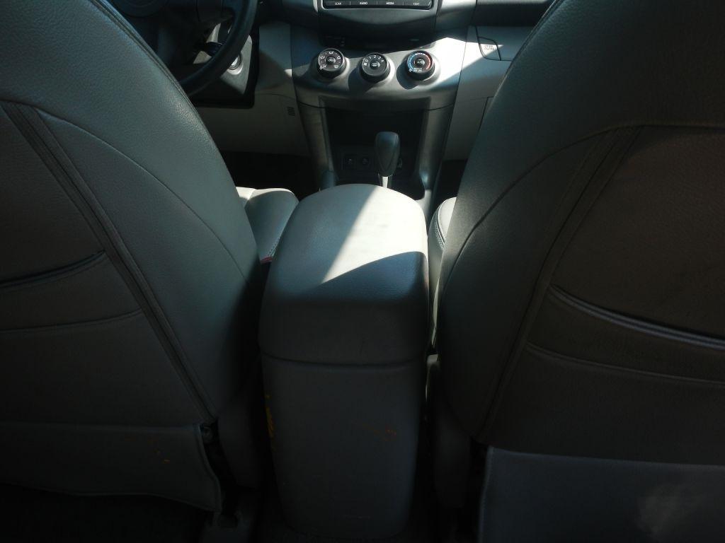 Toyota RAV4 Base I4 4WD 2012