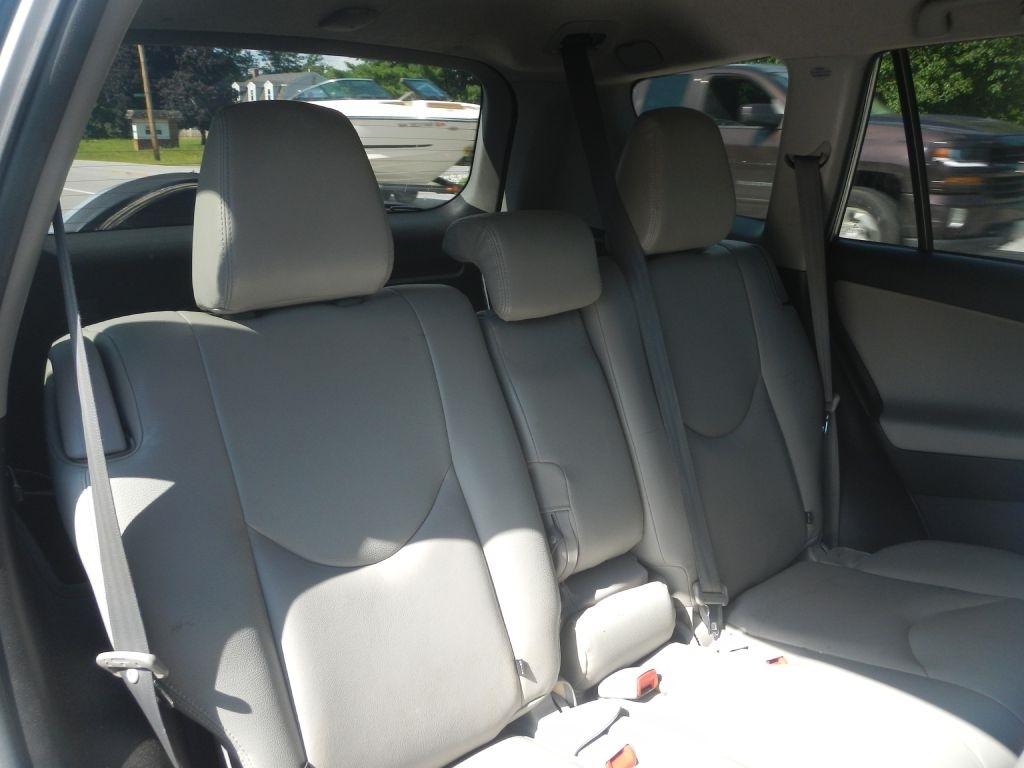Toyota RAV4 Base I4 4WD 2012