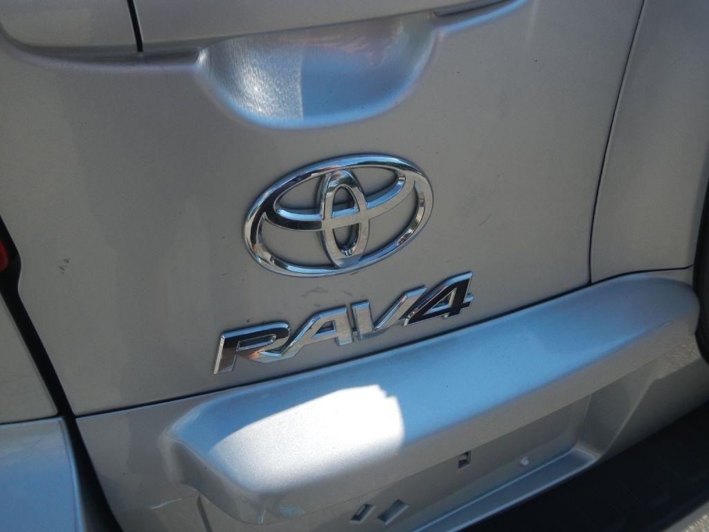 Toyota RAV4 Base I4 4WD 2012