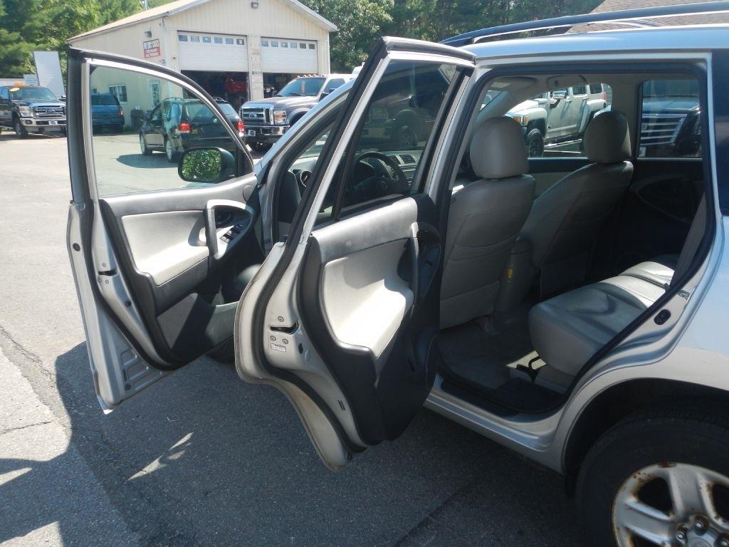 Toyota RAV4 Base I4 4WD 2012