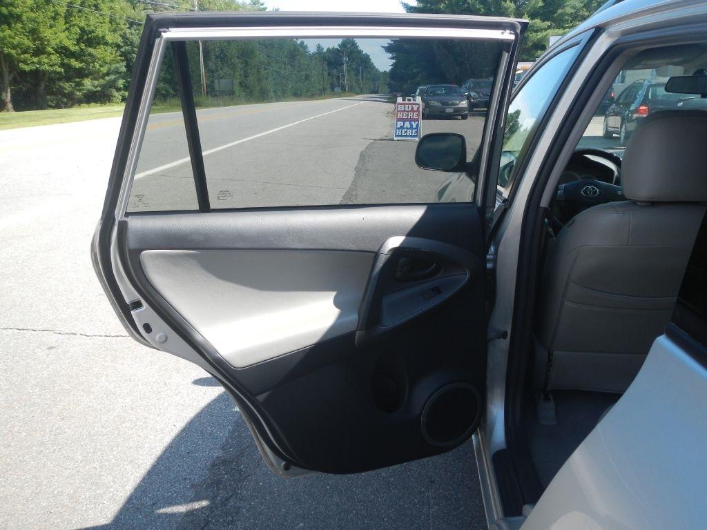 Toyota RAV4 Base I4 4WD 2012