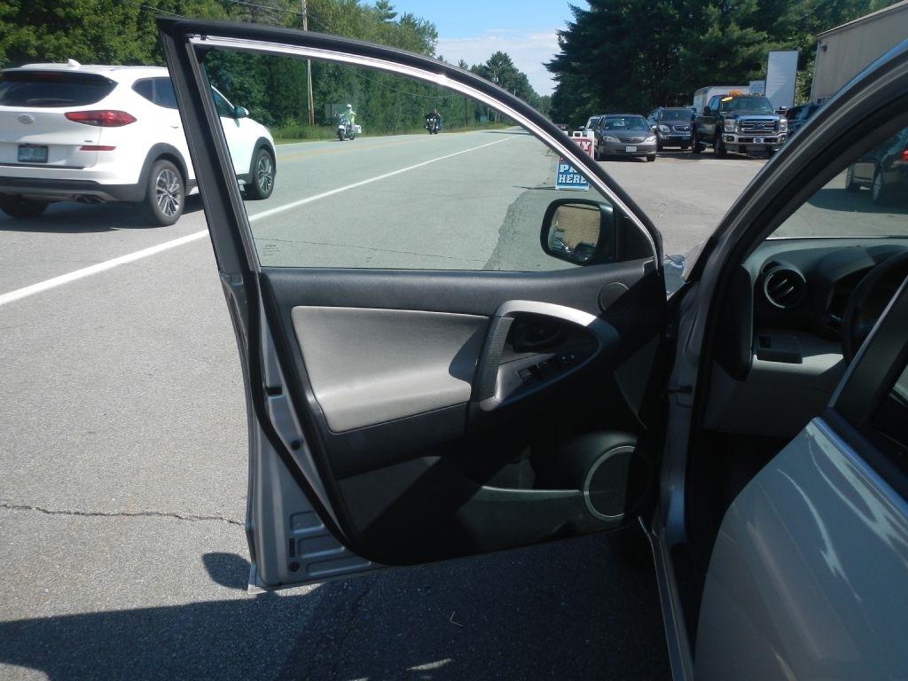 Toyota RAV4 Base I4 4WD 2012