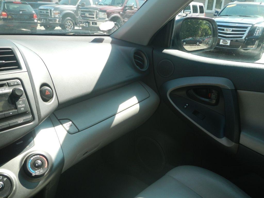 Toyota RAV4 Base I4 4WD 2012