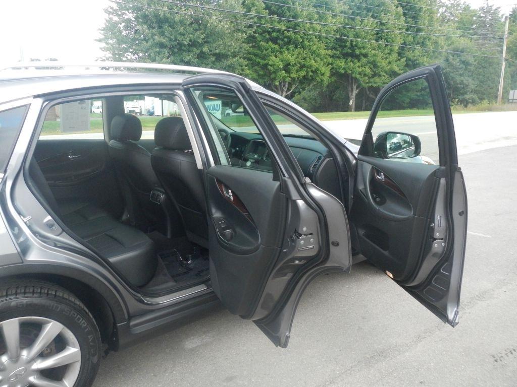 Infiniti QX50 Base AWD 2016
