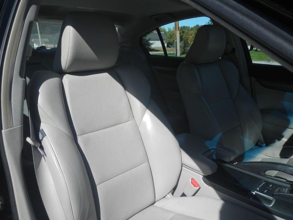 Acura TL 6-Speed AT with Tech Package and 18-In. WP 2012