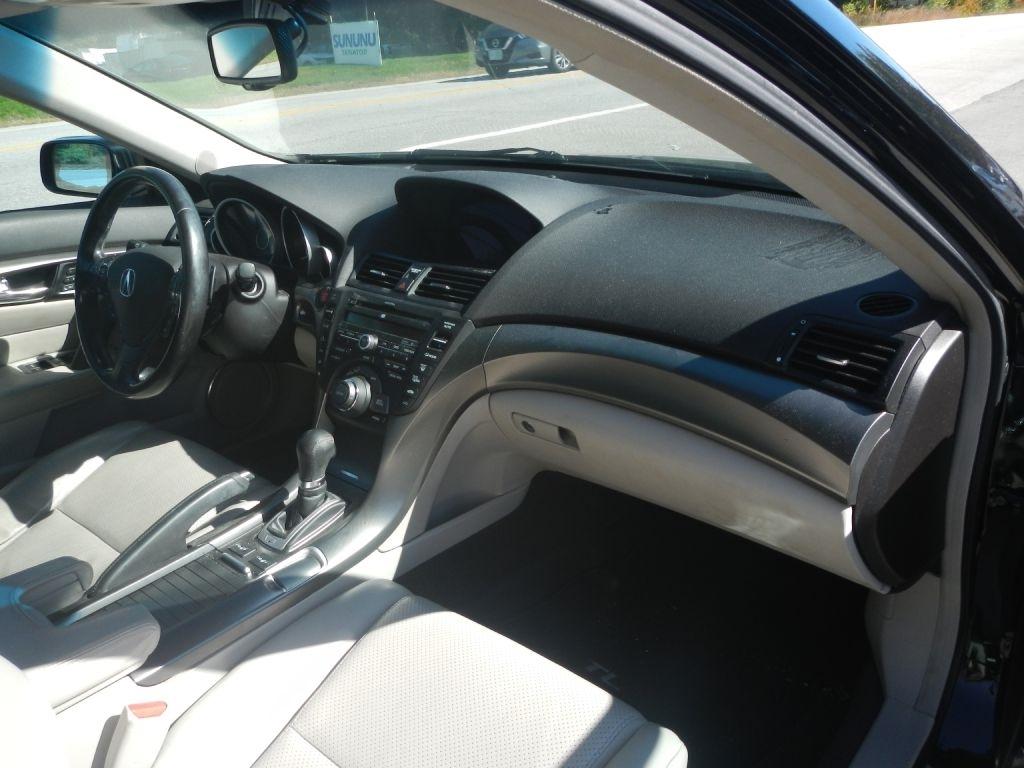 Acura TL 6-Speed AT with Tech Package and 18-In. WP 2012