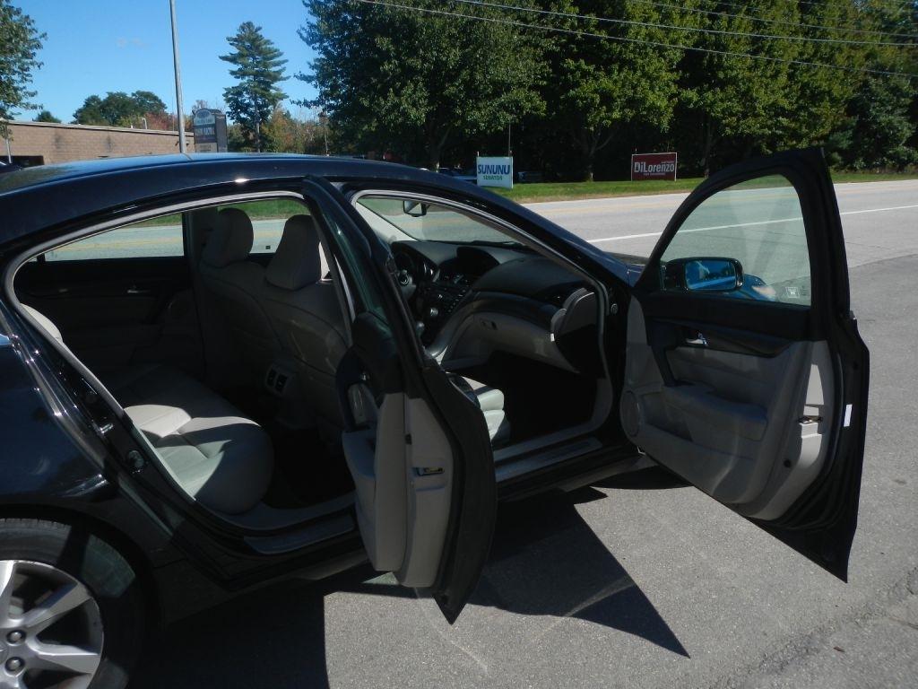 Acura TL 6-Speed AT with Tech Package and 18-In. WP 2012