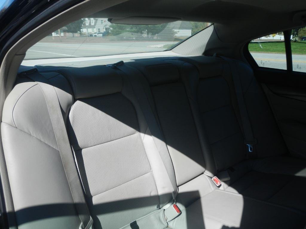 Acura TL 6-Speed AT with Tech Package and 18-In. WP 2012