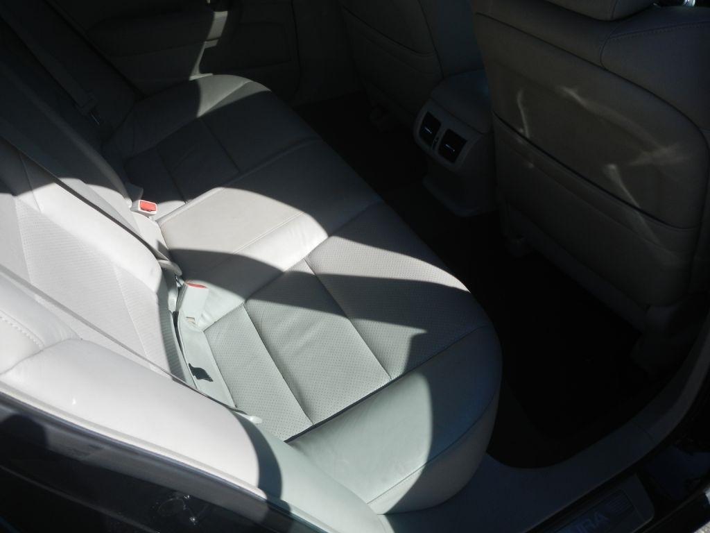 Acura TL 6-Speed AT with Tech Package and 18-In. WP 2012
