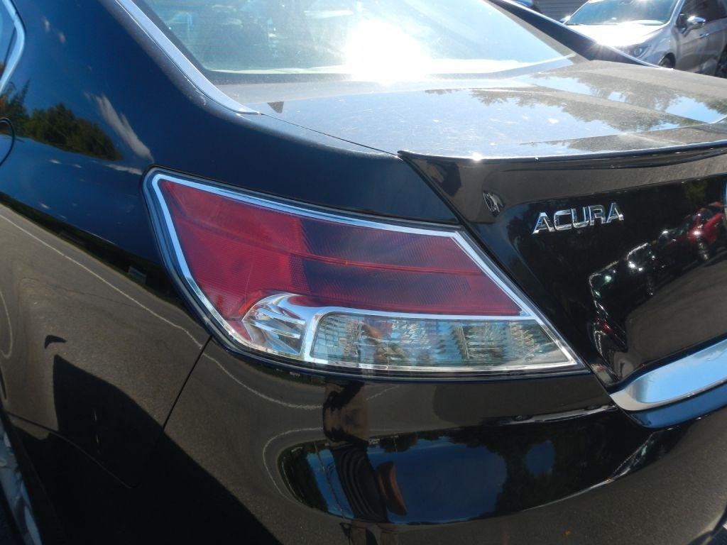 Acura TL 6-Speed AT with Tech Package and 18-In. WP 2012