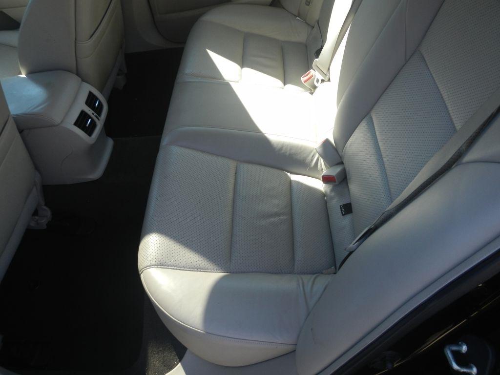 Acura TL 6-Speed AT with Tech Package and 18-In. WP 2012