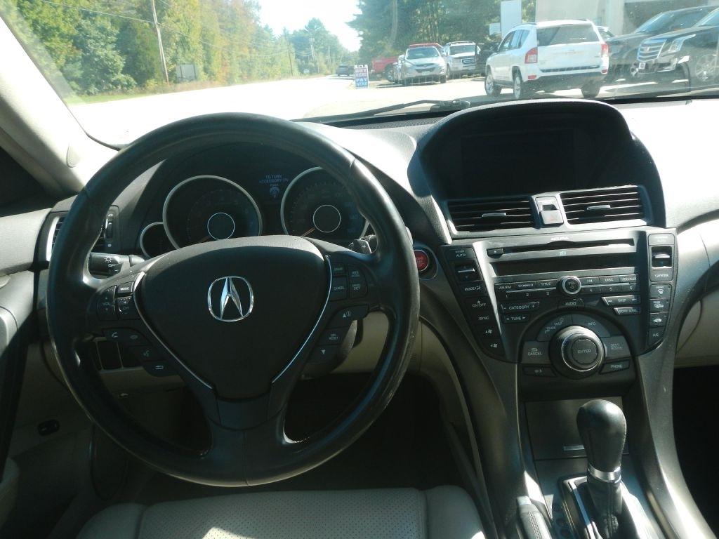 Acura TL 6-Speed AT with Tech Package and 18-In. WP 2012