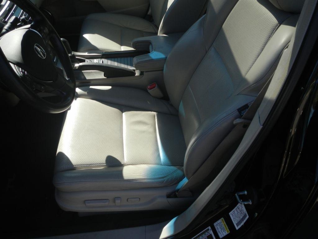Acura TL 6-Speed AT with Tech Package and 18-In. WP 2012
