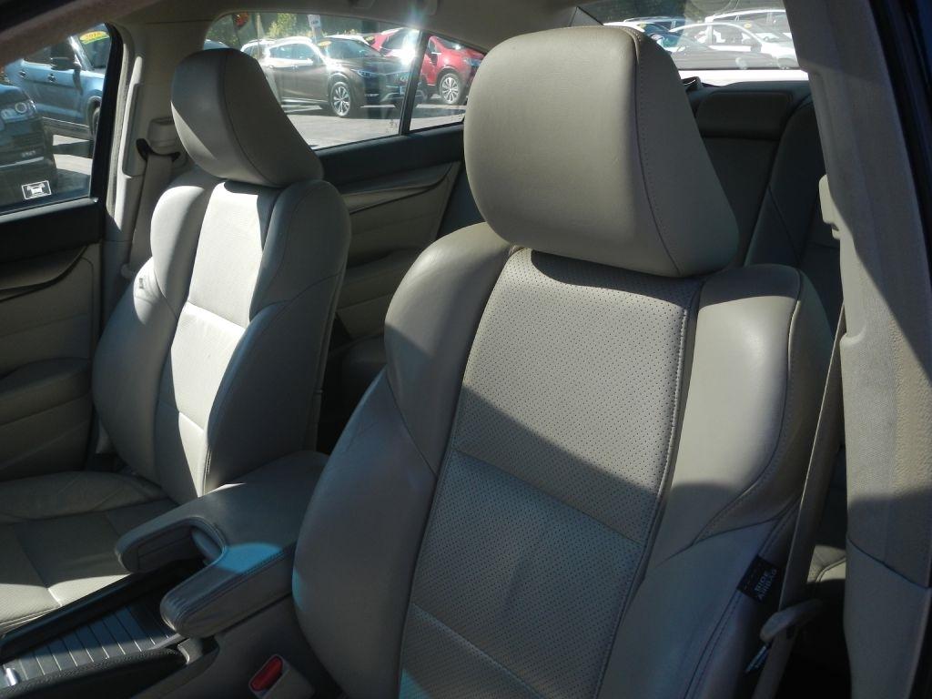Acura TL 6-Speed AT with Tech Package and 18-In. WP 2012