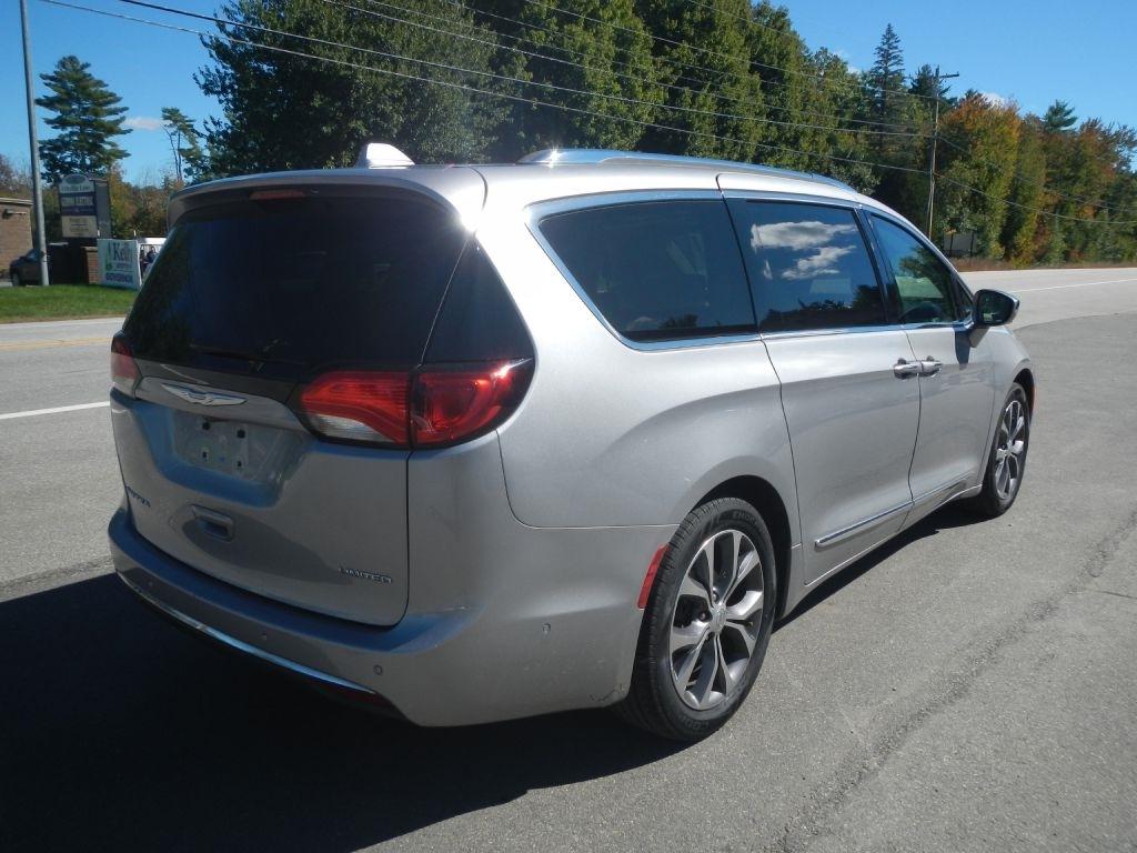 Chrysler Pacifica Limited 2017