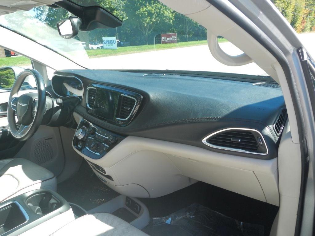 Chrysler Pacifica Limited 2017