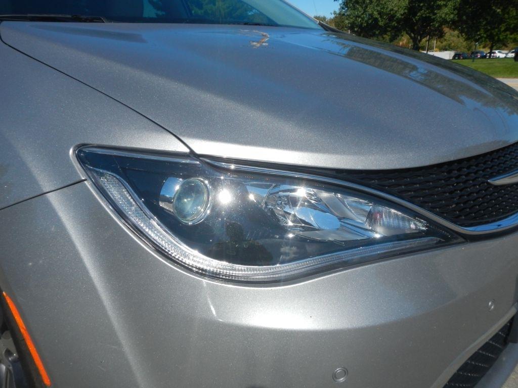 Chrysler Pacifica Limited 2017