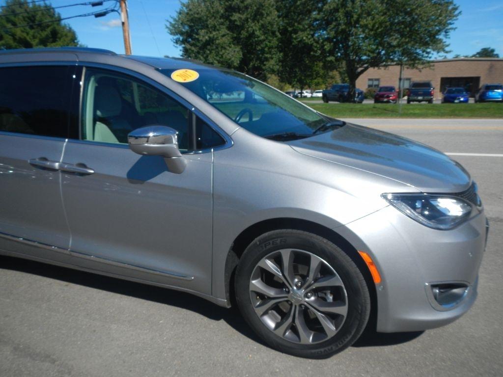 Chrysler Pacifica Limited 2017