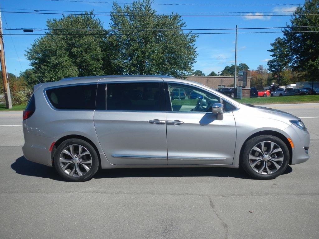 Chrysler Pacifica Limited 2017