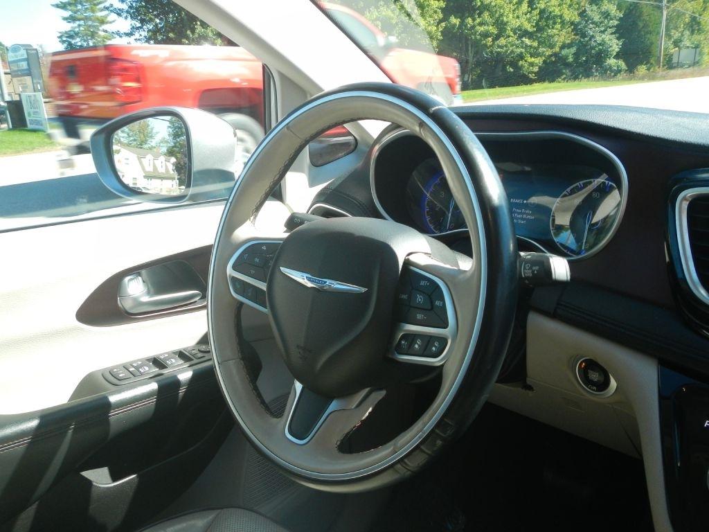 Chrysler Pacifica Limited 2017