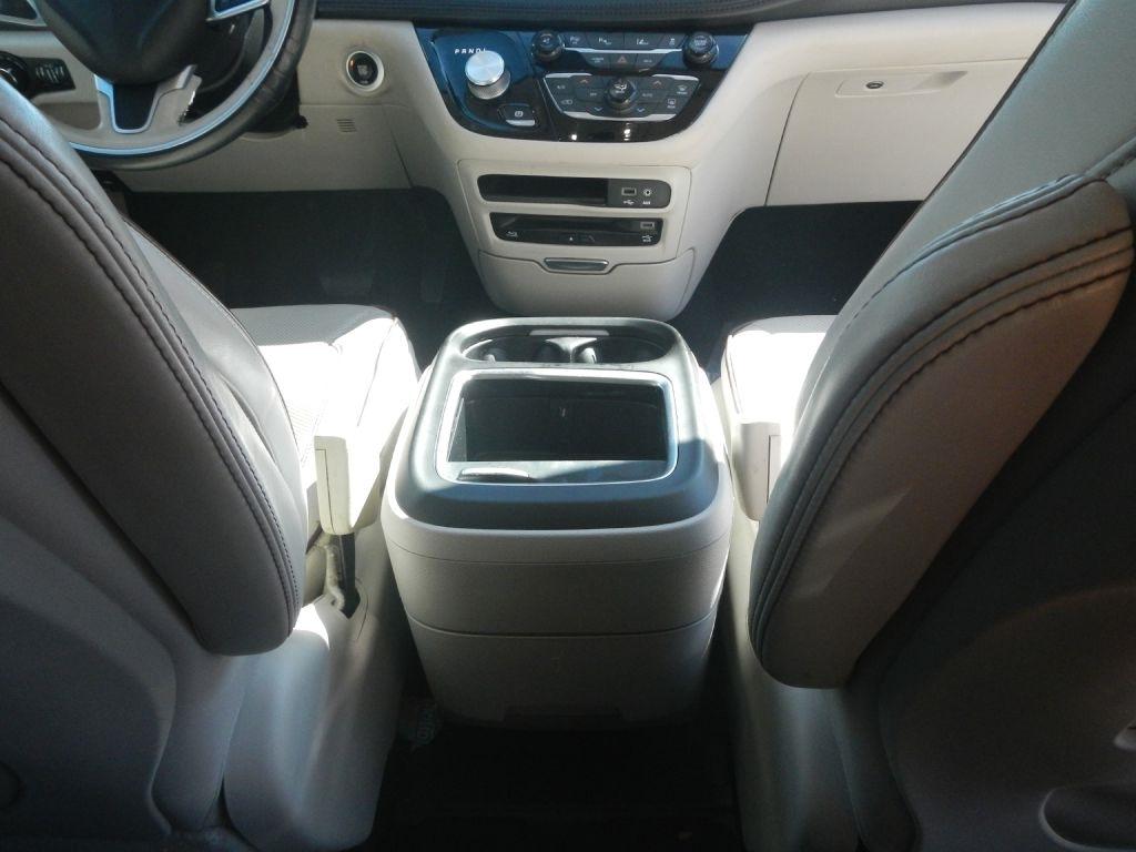 Chrysler Pacifica Limited 2017