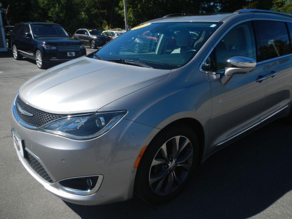 Chrysler Pacifica Limited 2017