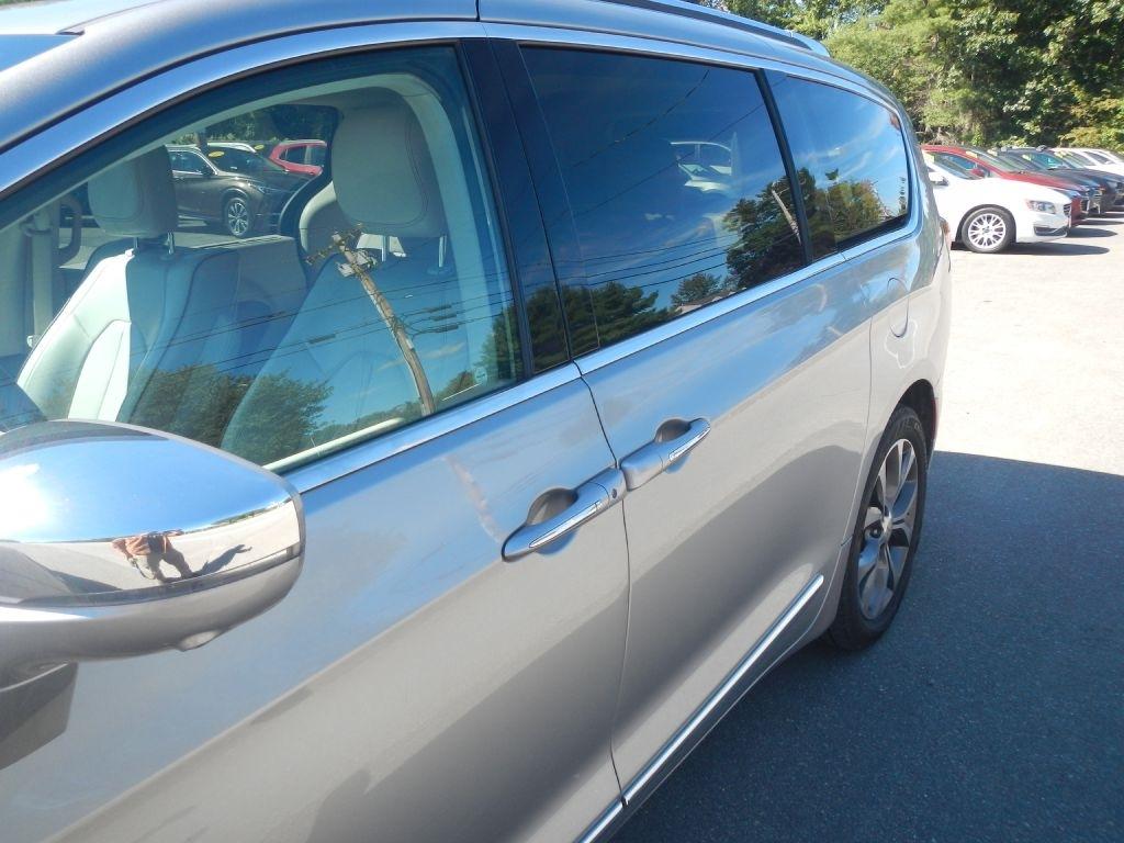 Chrysler Pacifica Limited 2017