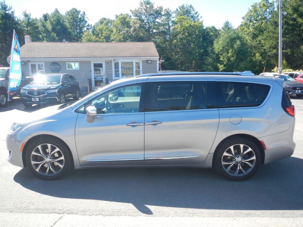 Chrysler Pacifica Limited 2017