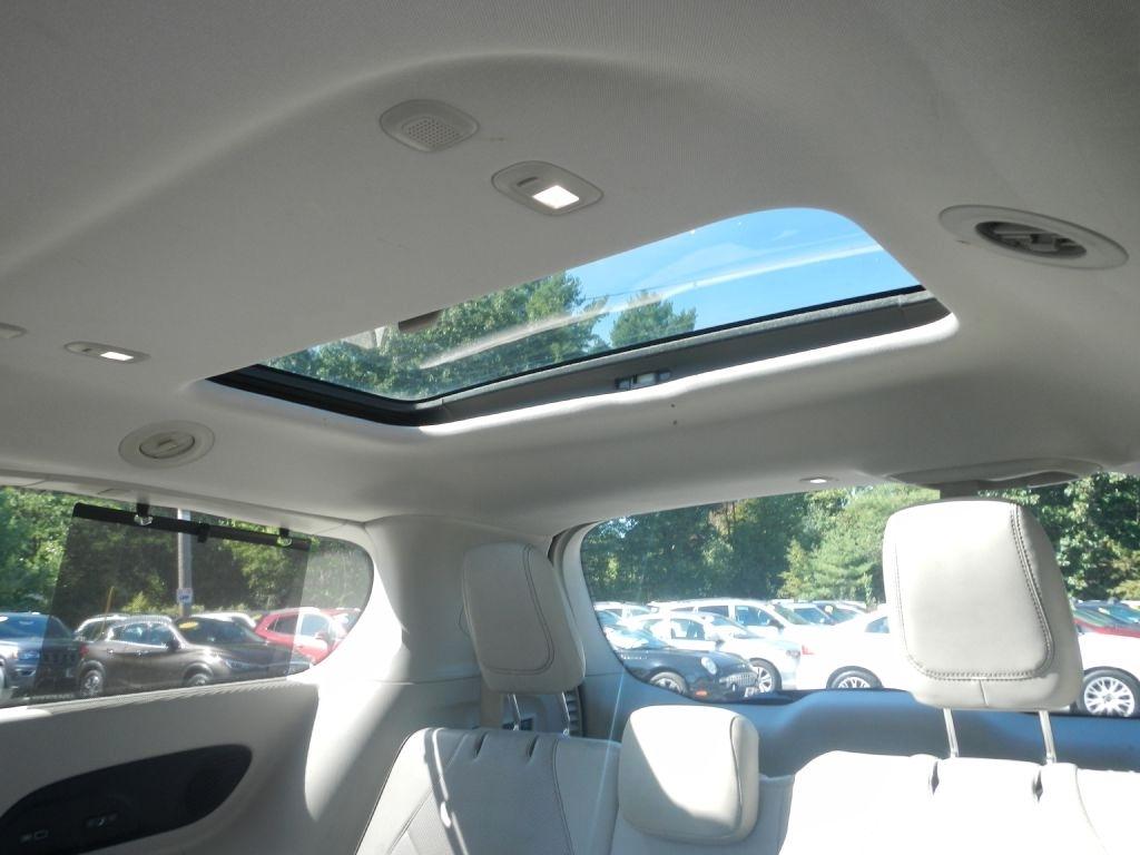 Chrysler Pacifica Limited 2017