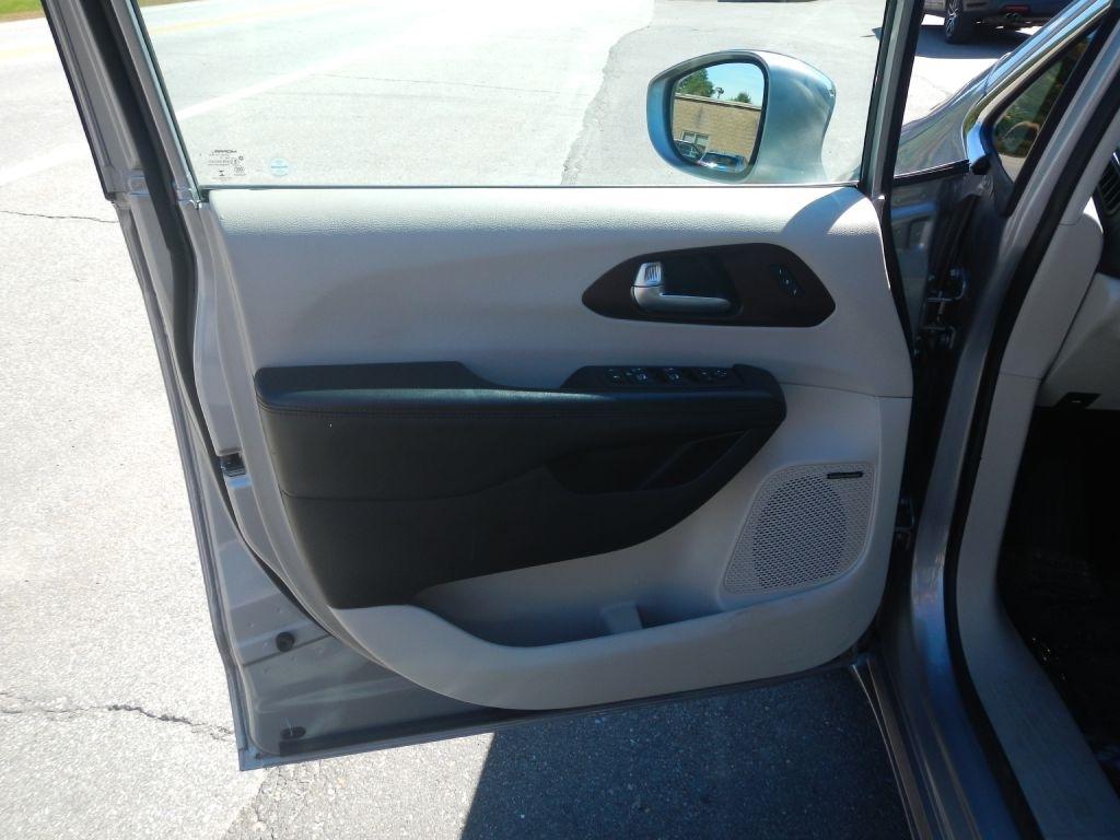 Chrysler Pacifica Limited 2017