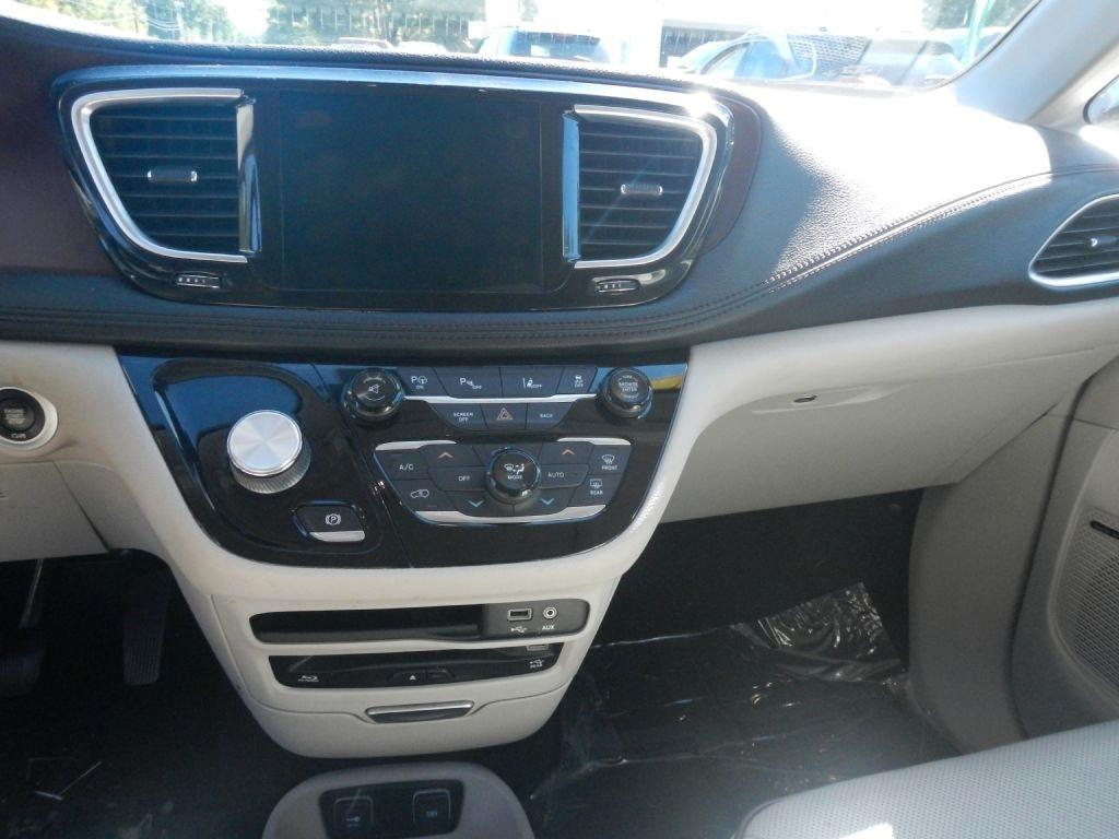 Chrysler Pacifica Limited 2017