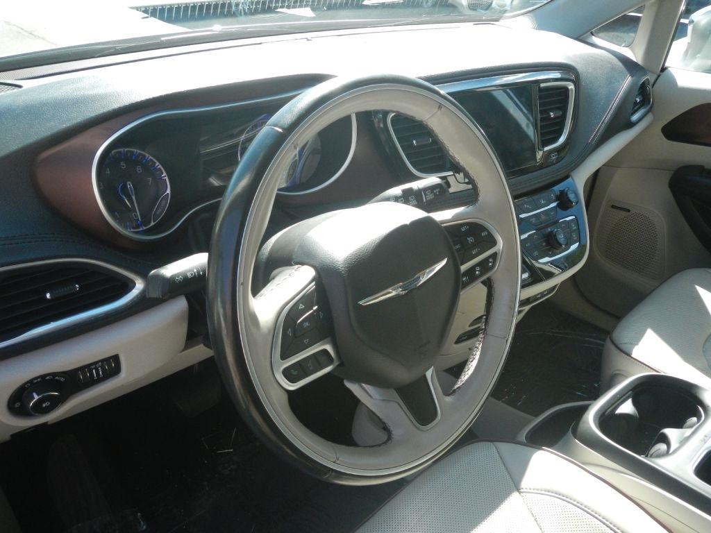 Chrysler Pacifica Limited 2017