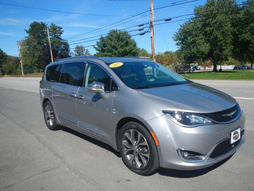 Chrysler Pacifica Limited 2017