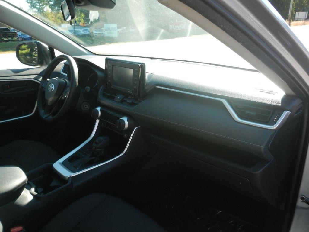Toyota RAV4 LE AWD 2020