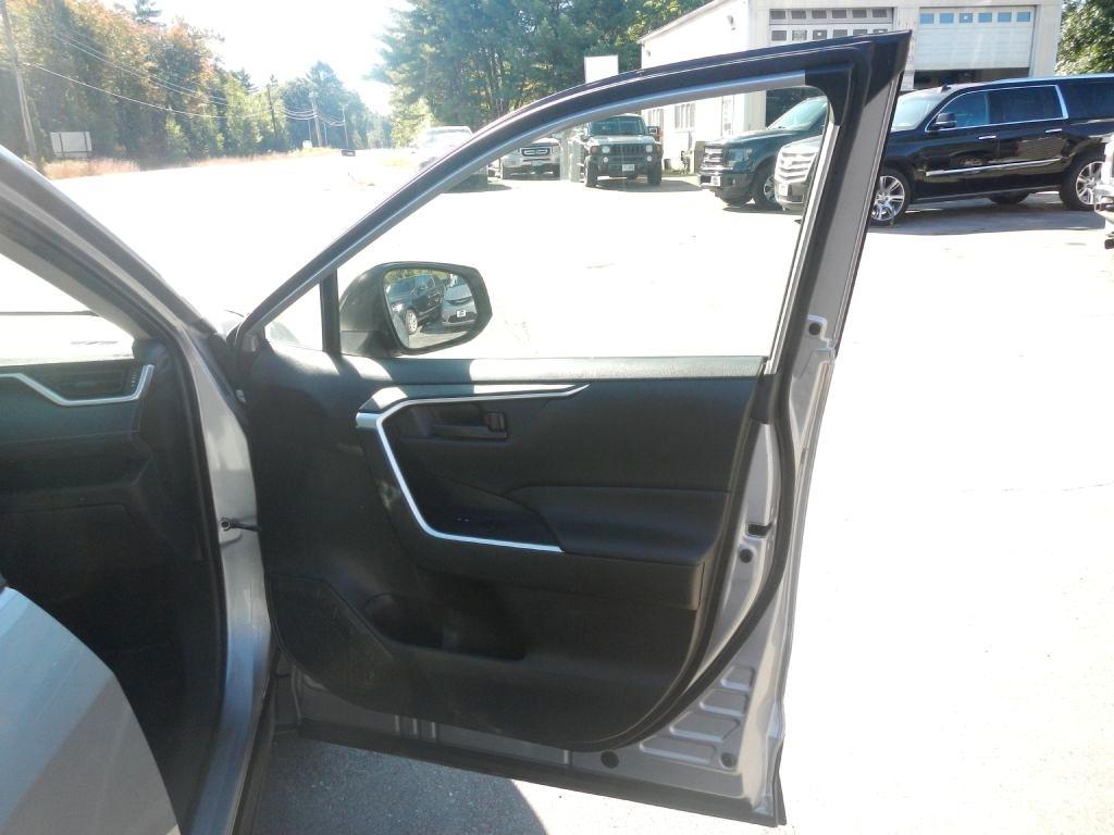 Toyota RAV4 LE AWD 2020