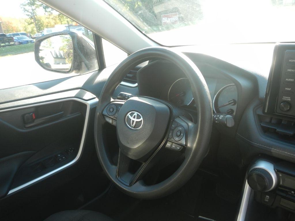 Toyota RAV4 LE AWD 2020