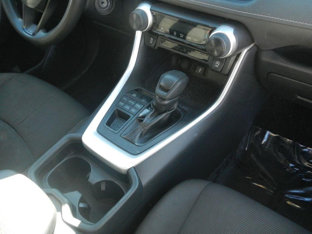 Toyota RAV4 LE AWD 2020