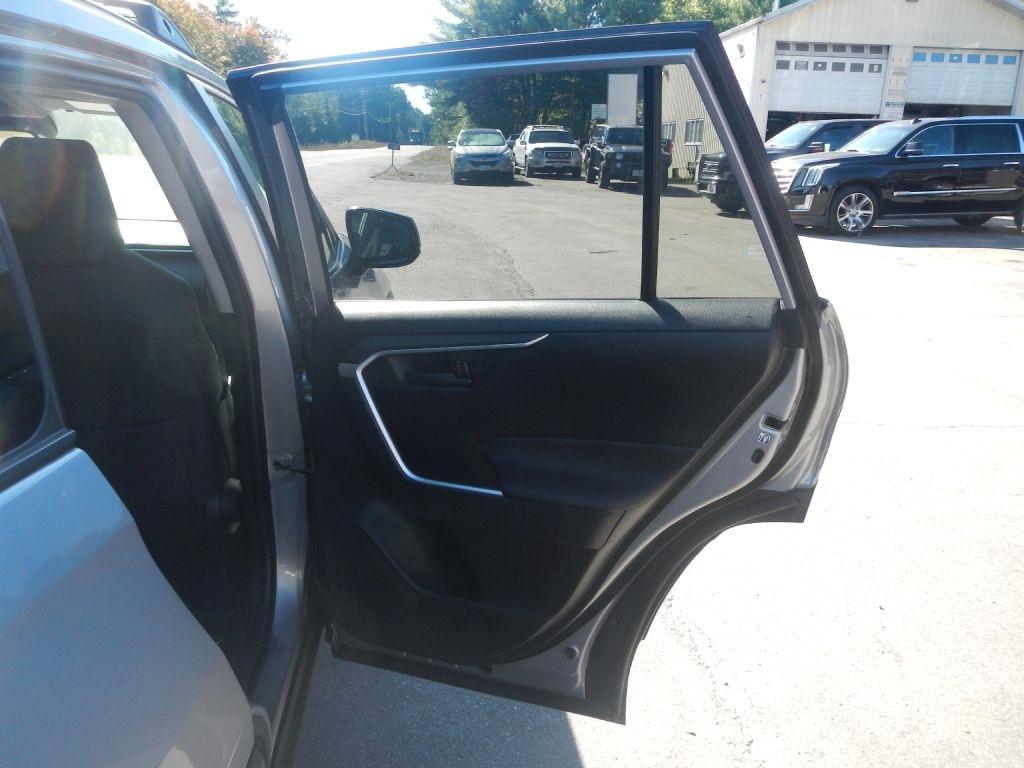 Toyota RAV4 LE AWD 2020
