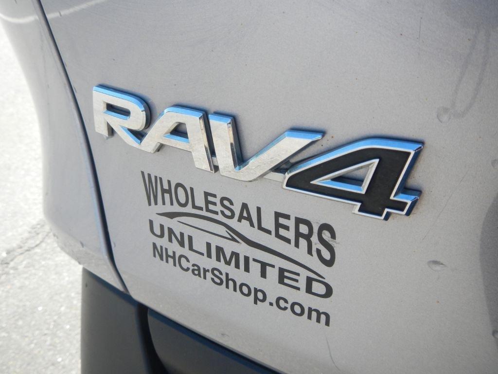 Toyota RAV4 LE AWD 2020