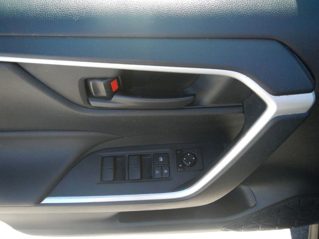 Toyota RAV4 LE AWD 2020