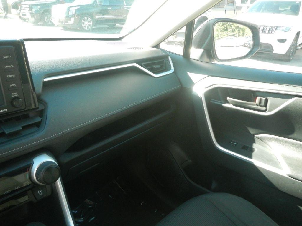 Toyota RAV4 LE AWD 2020